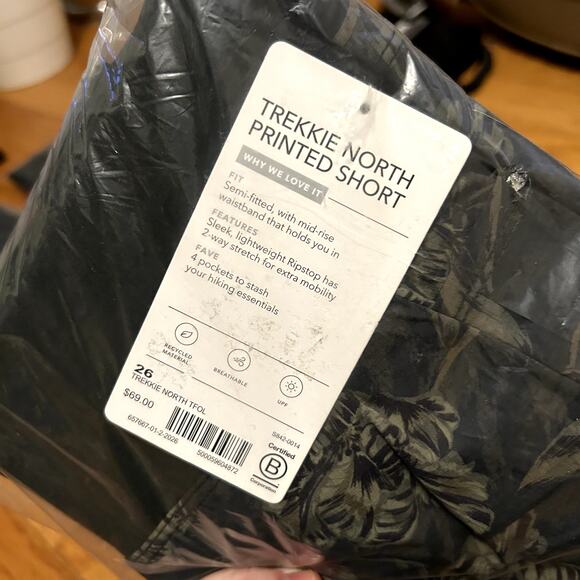 Athleta Trekkie North Short Womens PLUS Size 26 Firma Olive Green Black NWT - Picture 4 of 4